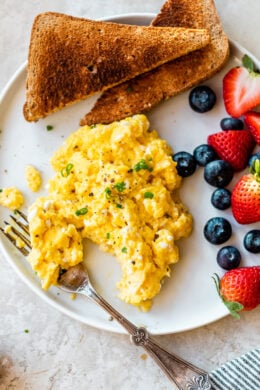 High-Protein Scrambled Eggs with Cottage Cheese